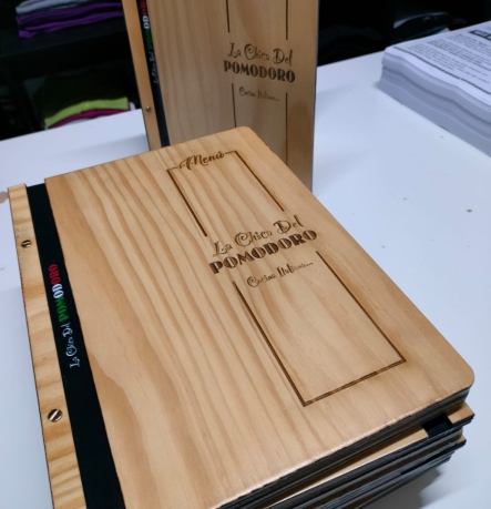 Carta de menú en madera